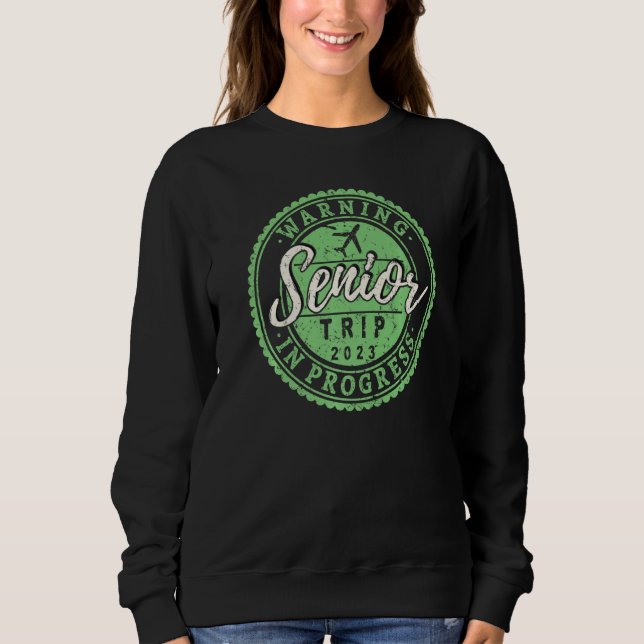Funny Warning Senior Trip In Progress 2023 Retirem T Shirt (Framsida)