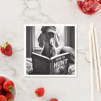 Funny Weimaraner Reading a Bok on How to Hunt Pappersservett