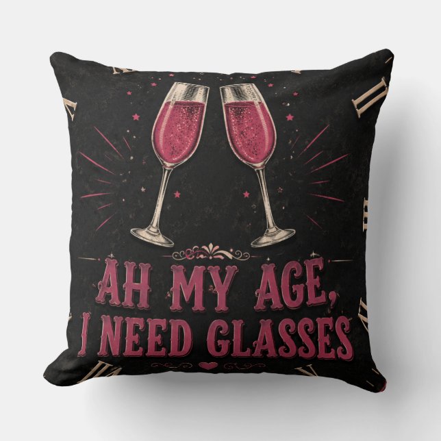 Funny Wine Quote  Ah My Age, I Need Glasses Kudde (Framsida)