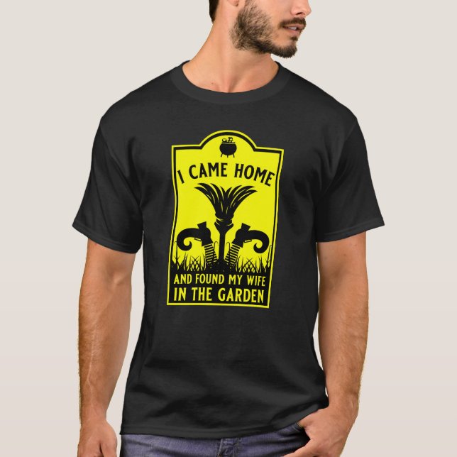 Funny Witch Wife T Shirt (Framsida)