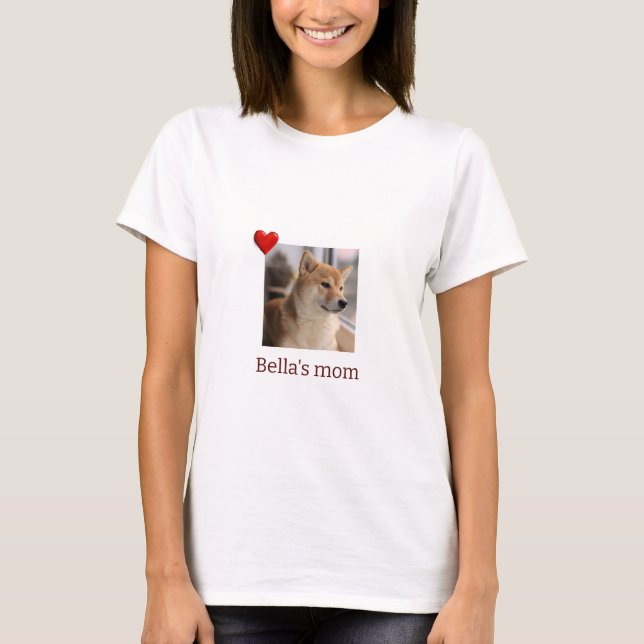 Furry Friend, Loving Mom – Custom Dog T-Shirt (Framsida)