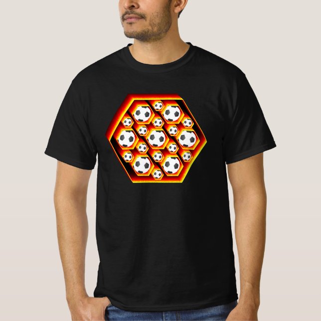 Fussbälle im glühenden Hexagon Eyecatcher T Shirt (Framsida)
