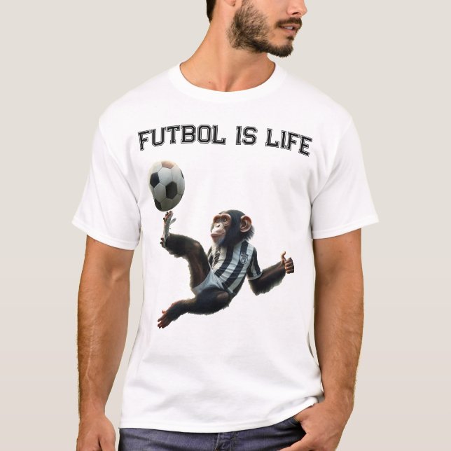 "Futbol is life"-fotbollschimp T Shirt (Framsida)