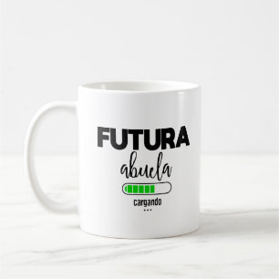 Futura abuela cargando kaffemugg