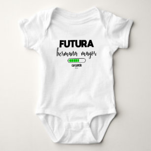 Futura hermana borgmästare cargando t shirt