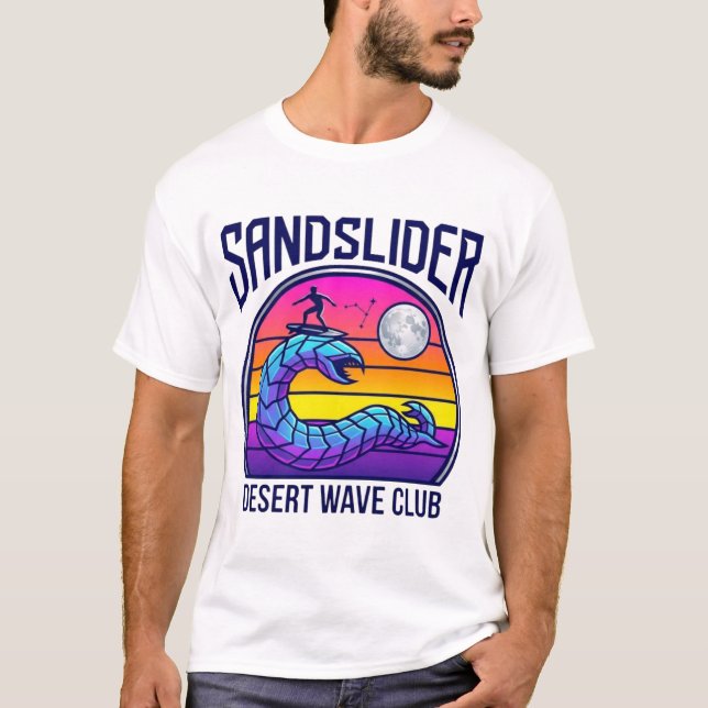 Futuristisk Ökenmaskin Surfklubb Synthwave T-Shirt (Framsida)