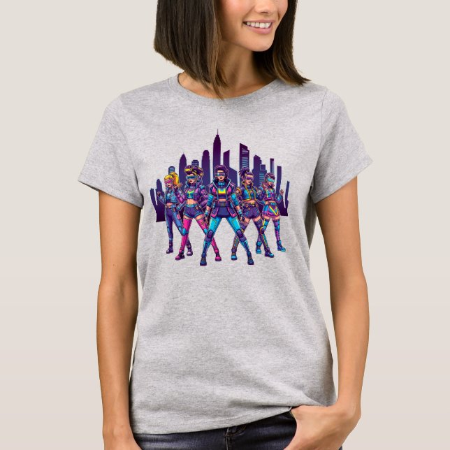 Futuristiska Girl Gang- Retro Cyberpunk Vibes T Shirt (Framsida)