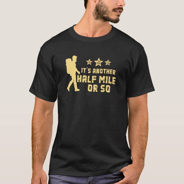 Fuuny som fotvandrar utslagsplatsen för t shirt (Framsida)