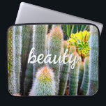 Fuzzy Grönt Cacti Succulent Photo Beauty Script Laptop Sleeve<br><div class="desc">Cacti blomstrar i den härligaste öknen villkor. Drömmen om soliga dagar och skönheten i en sommarträdgård när man användor den här fantastiska fotografiet neopren laptop sleeve. Laptop sleeve finns i tre storlekar: 15, 13 och 10 tum. Gör en underbar gåva till någon speciell! Du kan enkelt anpassa den här neoprenen...</div>