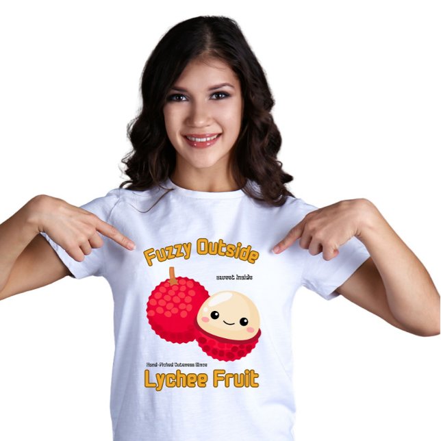 Fuzzy Juicy Lychee Fruit Label  T Shirt (Skapare uppladdad)