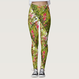 Fyll blommor med rosa med grönt löv bakgrund leggings