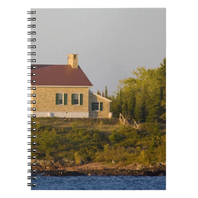 Fyr på Lake Superior nära Copper Harbor Anteckningsbok (Framsidan)