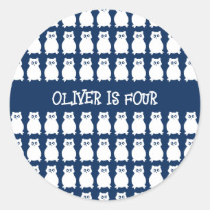 Fyra år gammal Födelsedagsfest Uggla Runt Klistermärke