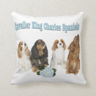 Fyra Cavalier King Charles Spaniels Kudde