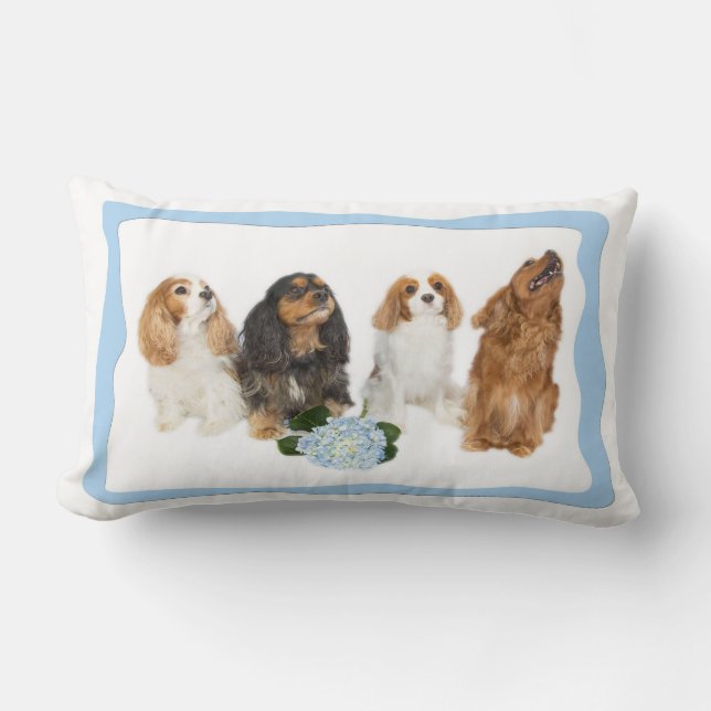 Fyra Cavalier King Charles Spaniels Ländkudde Lumbarkudde (Framsida)