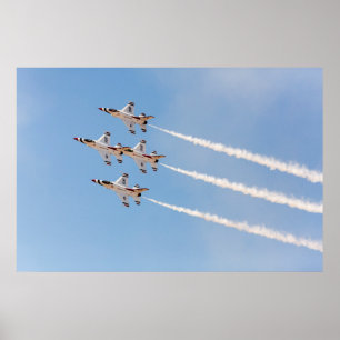 Fyra F-16 Thunderbirds flyger i tät formation Poster