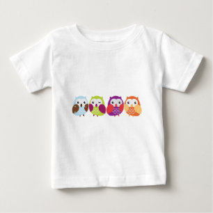 Fyra färgrika ugglor tee