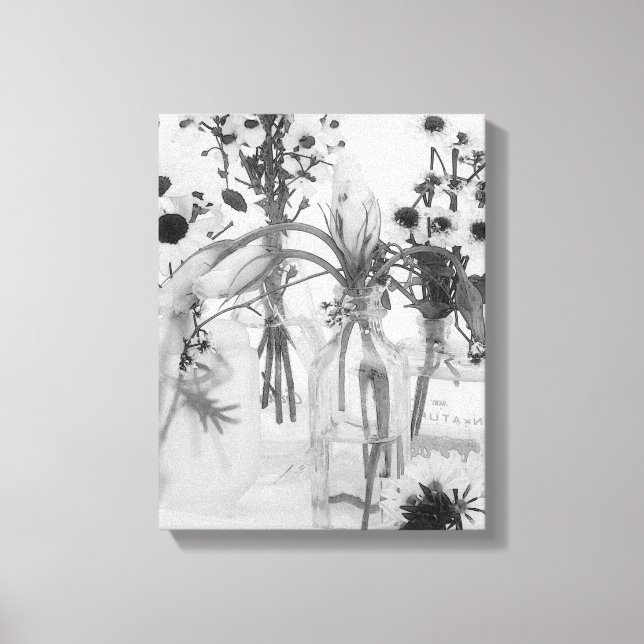 Fyra Flaskor och vita blommor Canvastryck (Framsida)