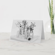 Fyra Flaskor och vita blommor