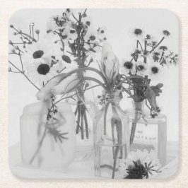 Fyra Flaskor och vita blommor Underlägg Papper Kvadrat