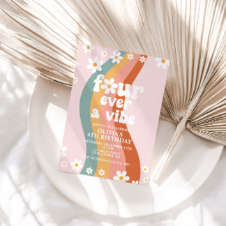 Fyra gånger en vibe-daisy i 4e födelsedagen inbjudningar