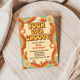 Fyra gånger Groovy Retro Rainbow 4e födelsedagen Inbjudningar