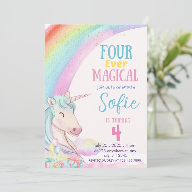 Fyra gånger magiska, pastel Unicorn Birthday Inbjudningar (Stående Fram)