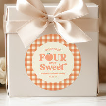 Fyra gånger sötade persikofrukter 4e födelsedagen
