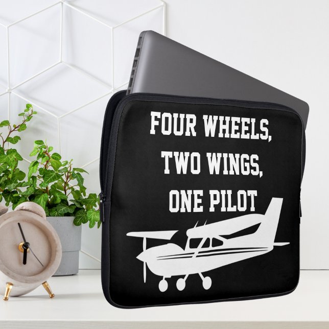 Fyra hjul, två vingar, en pilot, cool luftfart laptop fodral (Skapare uppladdad)