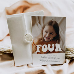 Fyra - inbjudan till Groovy Photo Birthday