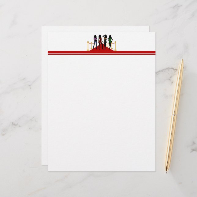 Fyra Mode-modeller som sitter på rödmattan (Fram/Back In Situ)