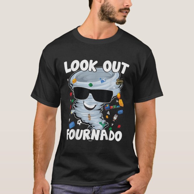 Fyra Nado Tornado 4e födelsedagen Party, tema Im 4 T Shirt (Framsida)