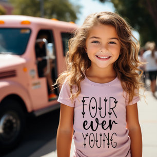 Fyra någonsin unga - Girly Birthday 4e födelsedage T Shirt