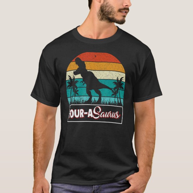 Fyra Saurus Birthday Rex 4-årsjubileum 4:e T Shirt (Framsida)