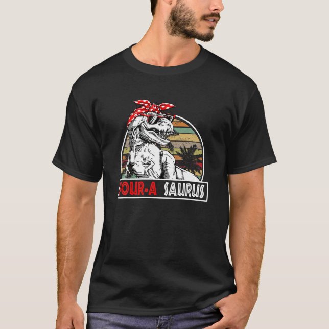 Fyra Saurus Birthday T Rex 4-årsjubileum 4:e Shirt (Framsida)