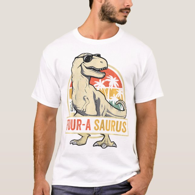Fyra Saurus Birthday T Rex 4-årsjubileum 4:e Shirt (Framsida)