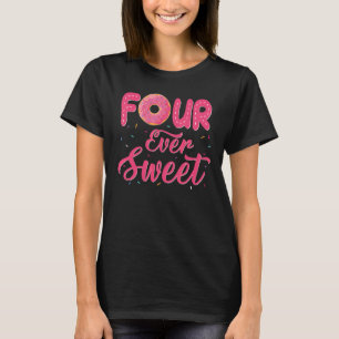 Fyra söta 4e födelsedagen dekoration Donut-flickan T Shirt