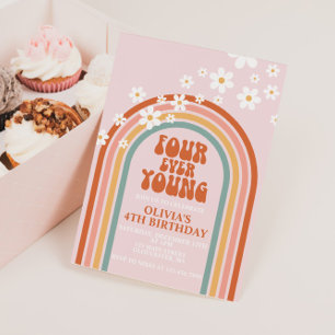 Fyra Unga daisyns regnbåge 4e födelsedagen Inbjudningar