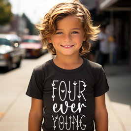 Fyra unga någonsin - fjärde födelsedagen 4e födels t shirt