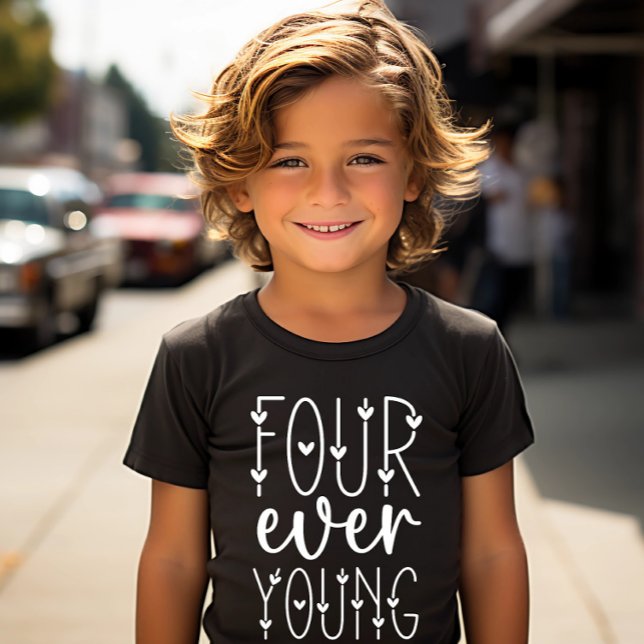 Fyra unga någonsin - fjärde födelsedagen 4e födels t shirt (Skapare uppladdad)