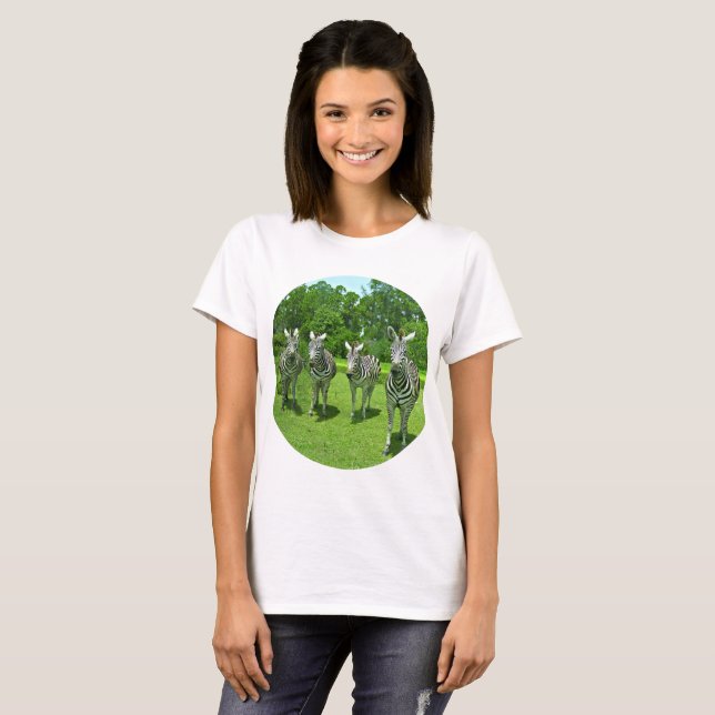 Fyra zebror i ängsenhet t-shirt (Hel framsida)
