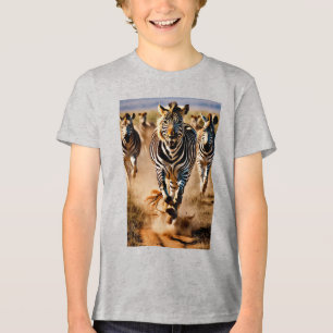 Fyra zebror som springer över savannen medan en  t shirt