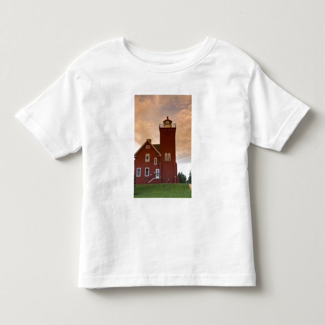 Fyren Two Harbors med utsikt över Agate Bay Tee Shirt (Framsida)
