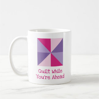 Fyrfärgsquiltnings Pun Pinwheel Quiltblock Kaffemugg