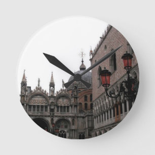 Fyrkant och basilika i St. Mark Rund Klocka