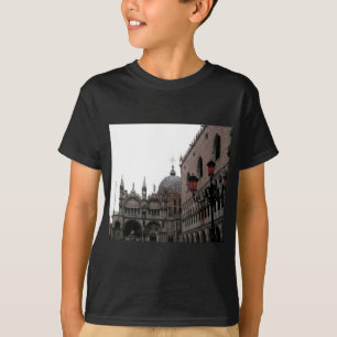 Fyrkant och basilika i St. Mark T-shirt