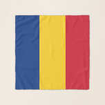 Fyrkantig scarf med flagga av Rumänien Sjal<br><div class="desc">Lägg till lite rumänskt pride till din garderoba med vår exklusiv fyrkantiga halsduk med flagga Rumänien! Denna sjalj, som är skapad med stor noggrannhet, är mer än bara ett modernt tillbehör, det är firande i Rumäniens arv och kulturens pride. Den pulserande designen visningar på ett framträdande sätt det ikoniska rumänska...</div>