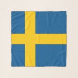 Fyrkantig scarf med flagga av Sverige Sjal<br><div class="desc">Lägg till lite elegans och kulturellt pride till din krigsmaskin med vår exklusiv-halsduk som har flagga Sverige! Den här fyrkantiga halsduken, som är uppgjord med stor noggrannhet, är mer än bara ett modernt tillbehör, det är firande i Sverigens rik och kulturella identitet. Den pulserande designen visningar på ett framträdande sätt...</div>