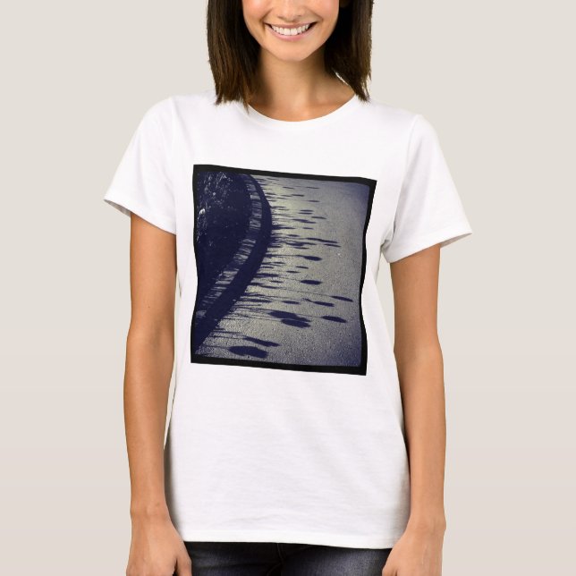Fyrkantigt foto - Flower Shadows Tee Shirt (Framsida)