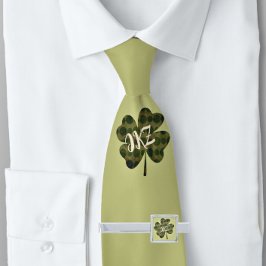 Fyrklövra centermonogram | Neck Tie Slips